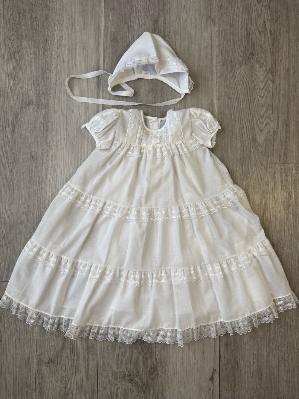 Vintage ALEXIS Baby Girls christening Dress White Lace Full Length with bonnet.
